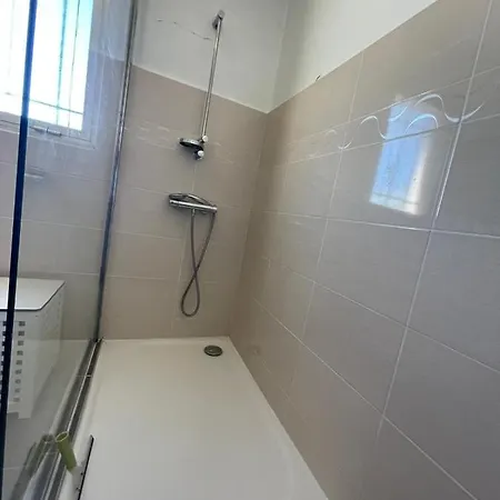 Renting Spacious 1 Bedroom In Center With A Parking Holiday home