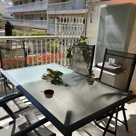 Renting Spacious 1 Bedroom In Center With A Parking Holiday home *