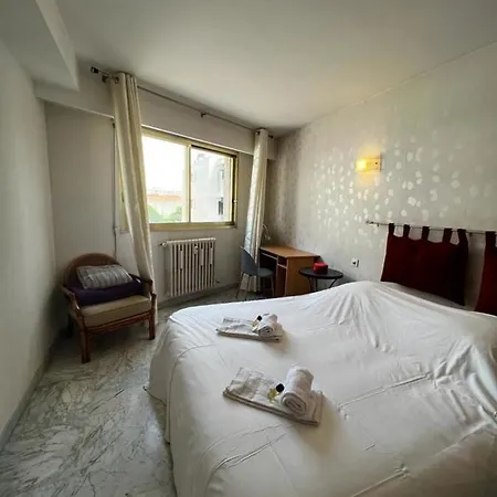 Renting Spacious 1 Bedroom In Center With A Parking Holiday home