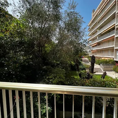 Renting Spacious 1 Bedroom In Center With A Parking *