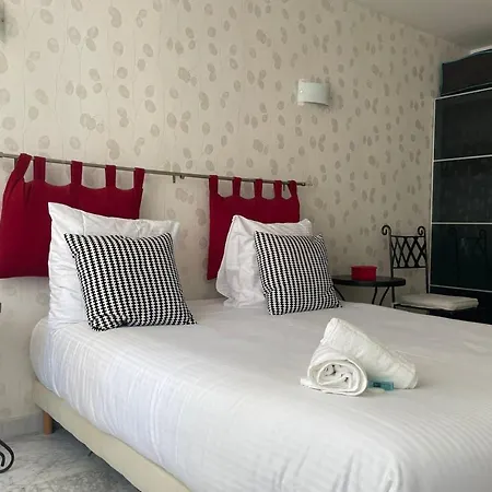 Renting Spacious 1 Bedroom In Center With A Parking